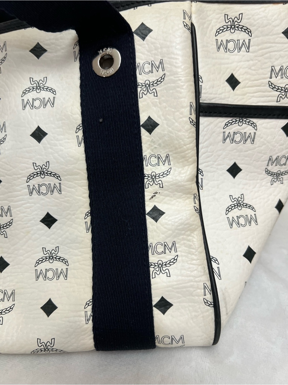 AUTH MCM WHITE TOTE - Picture 13 of 16